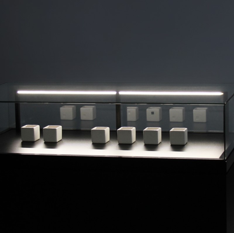 CABCHAIN | LED-Lichtbrücke für Glasvitrinen (Lichtrohr verstellbar)