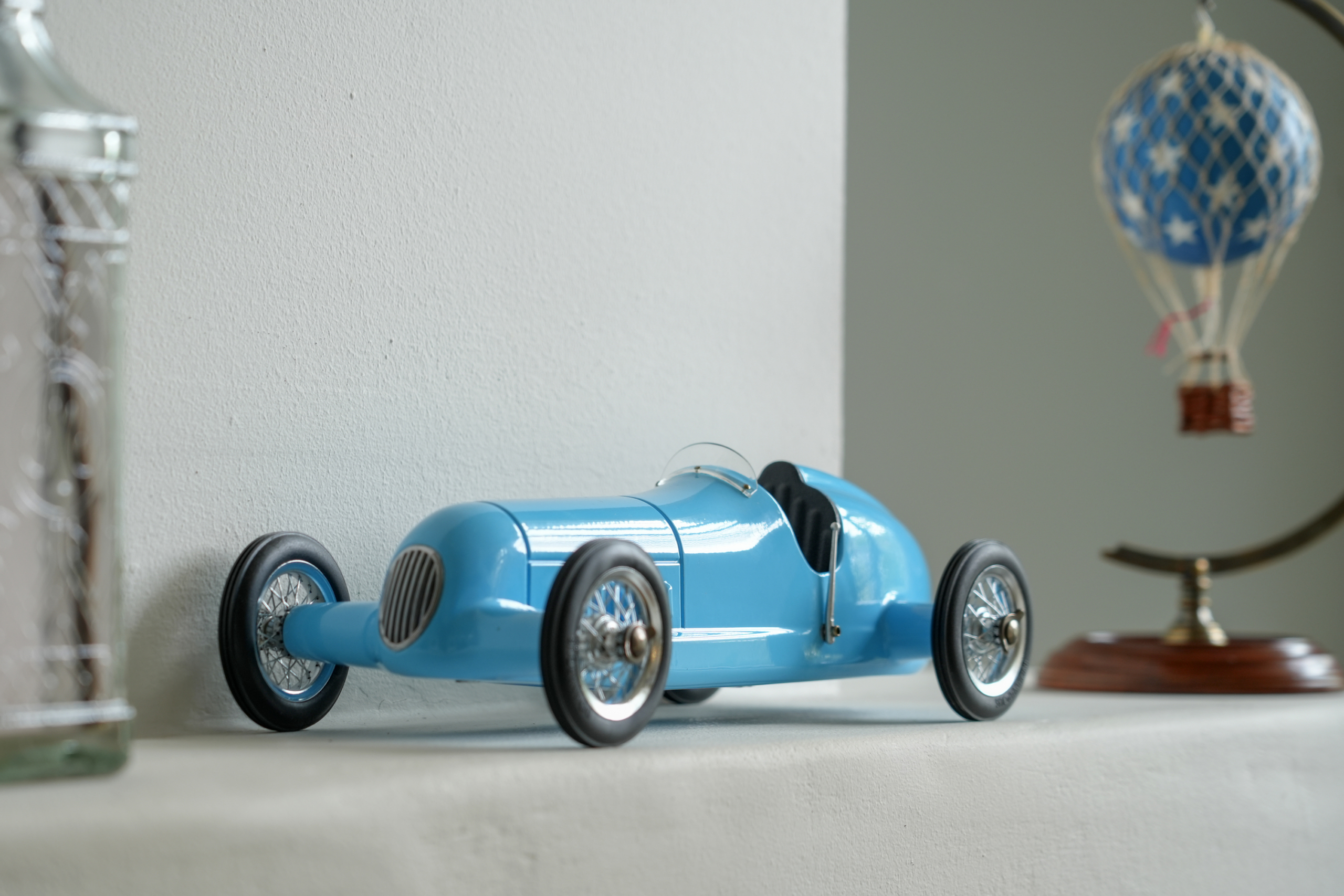 Blauer Rennwagen – Bild 10