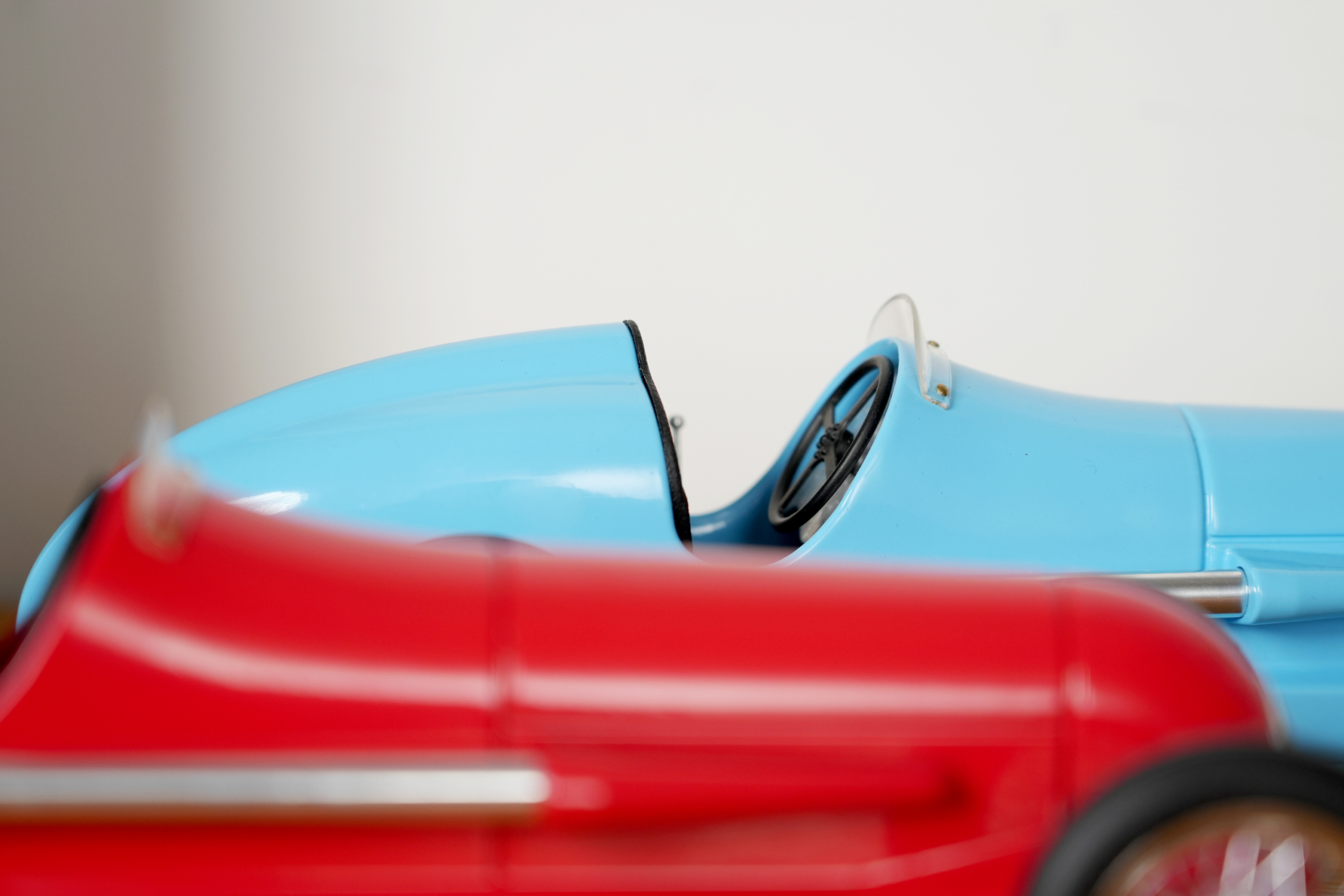 Blauer Rennwagen – Bild 11