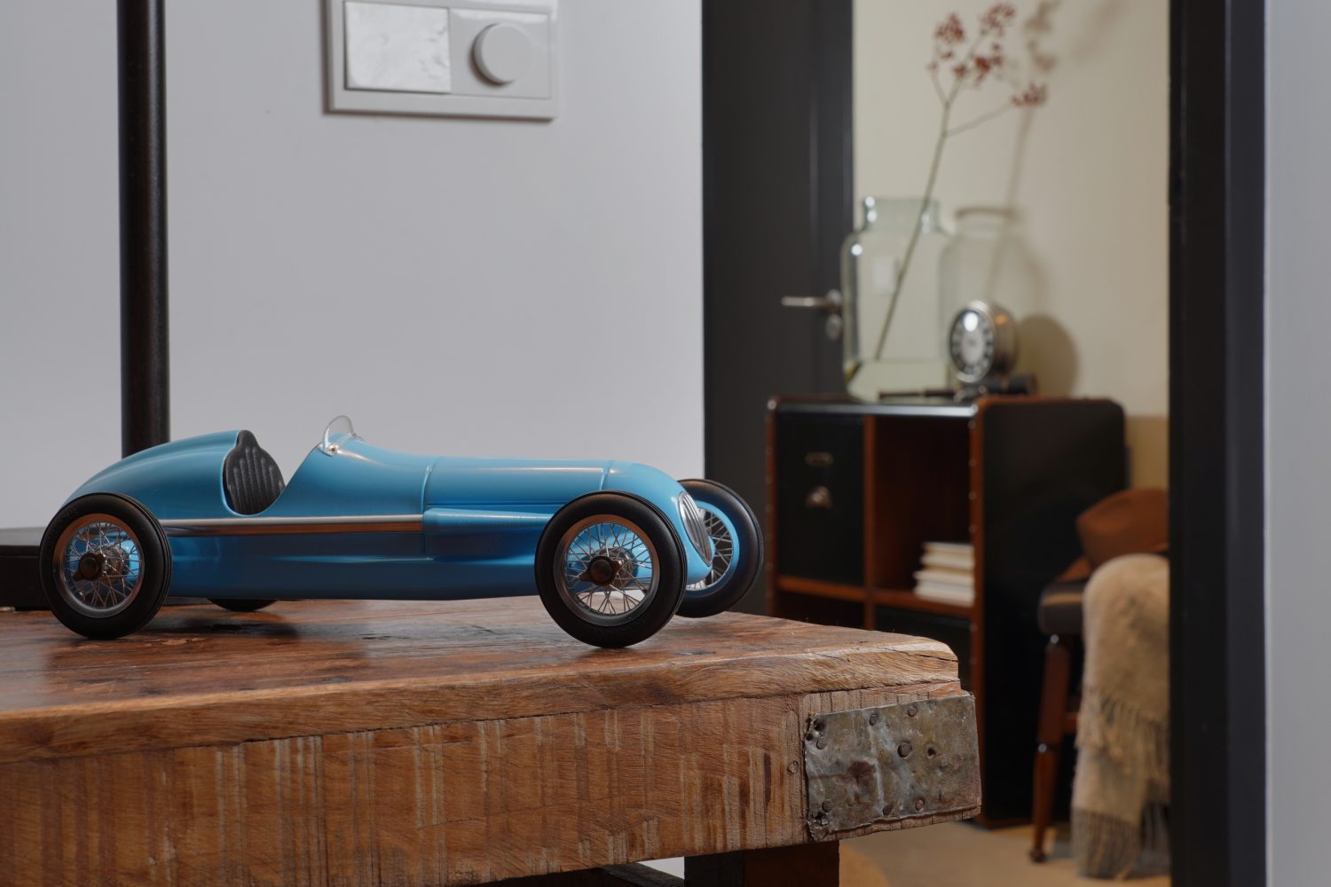 Blauer Rennwagen – Bild 9