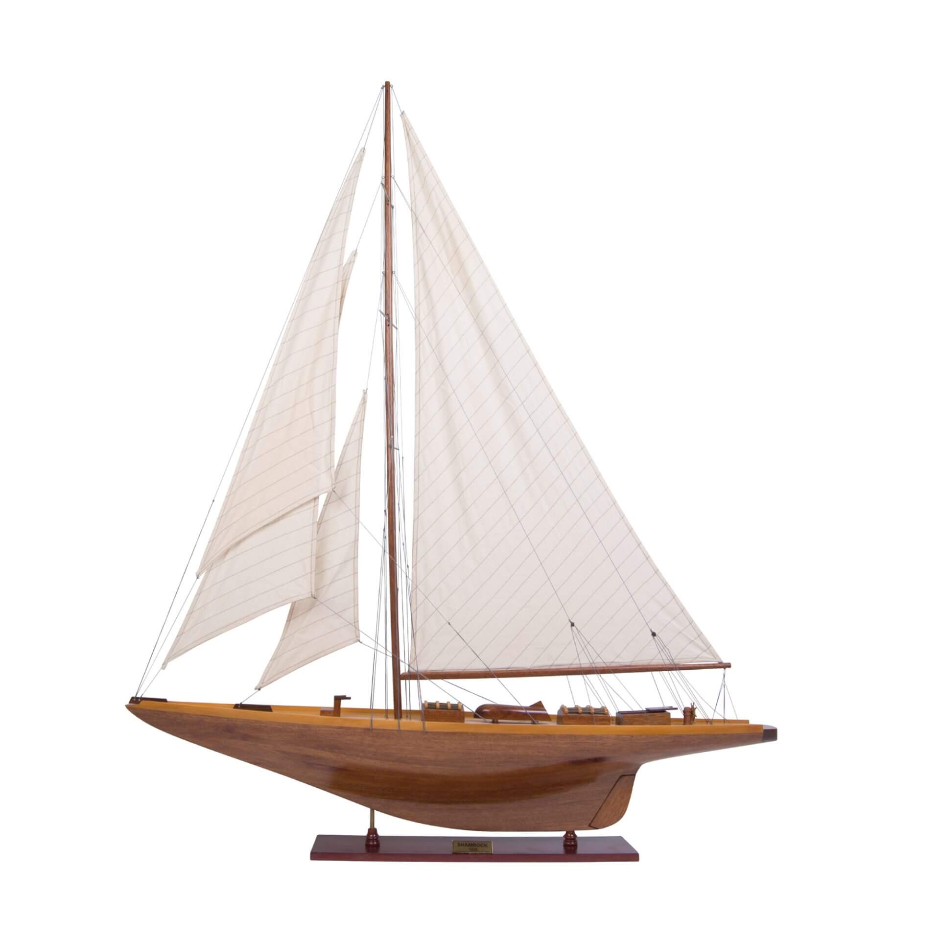 Shamrock Yacht, Naturholz